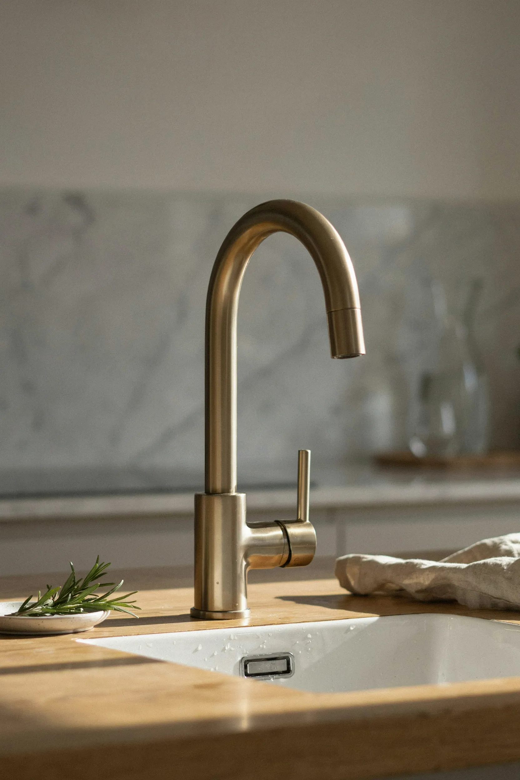brushed brass faucet fixtures